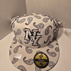 0061NWT Skips NY White and black XL New‎ York ball cap